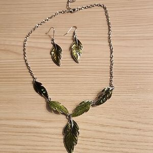 Antique Green and Silver Leaf Necklace Set